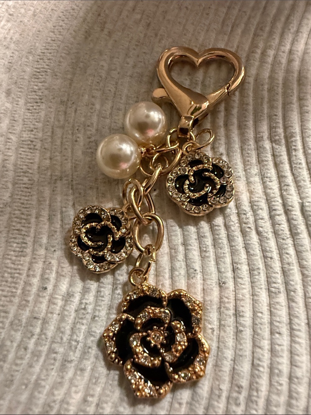 🌻Gold and Black Floral Charm Keychain with Pearls